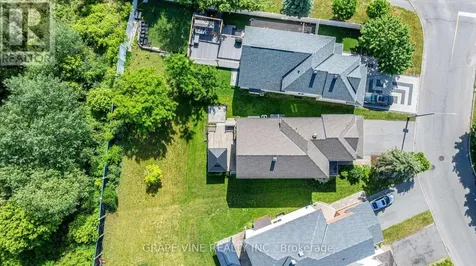 103 Rowallen Place Ottawa ON K1T 4E3