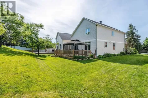 103 Rowallen Place Ottawa ON K1T 4E3