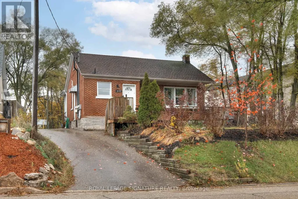 839 Stirling Avenue South Kitchener ON N2M 3K4