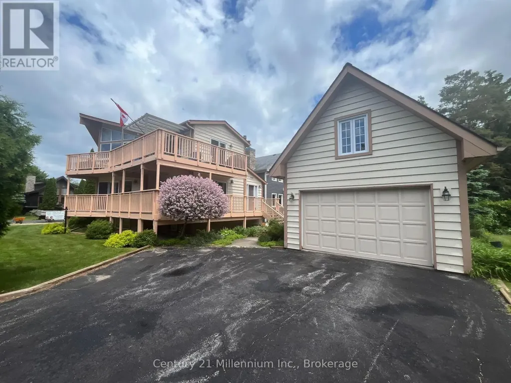130 Pioneer Lane Blue Mountains ON L9Y 0M7