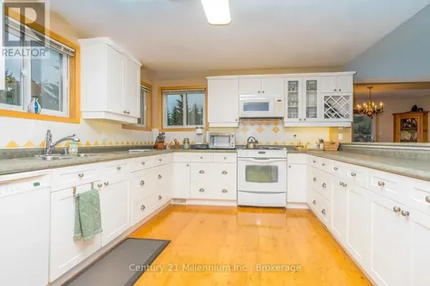 130 Pioneer Lane Blue Mountains ON L9Y 0M7
