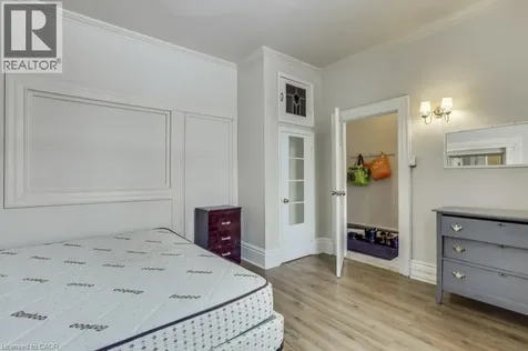 802 Waterloo Street London ON N6A 3W4