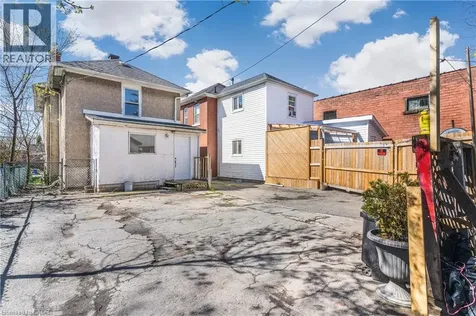 16 Albert Street Welland ON L3B 4L2