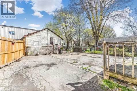 16 Albert Street Welland ON L3B 4L2