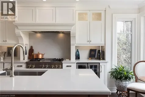 392 Aspen Forest Drive Oakville ON L6J 6H5