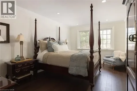 392 Aspen Forest Drive Oakville ON L6J 6H5