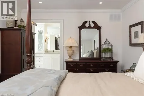 392 Aspen Forest Drive Oakville ON L6J 6H5