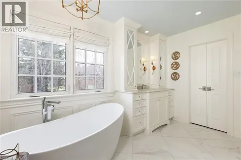 392 Aspen Forest Drive Oakville ON L6J 6H5