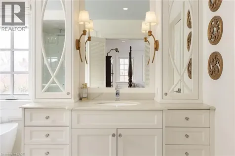 392 Aspen Forest Drive Oakville ON L6J 6H5