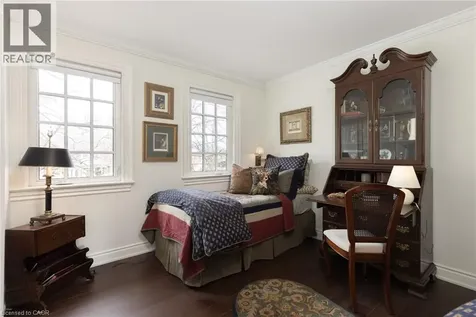 392 Aspen Forest Drive Oakville ON L6J 6H5