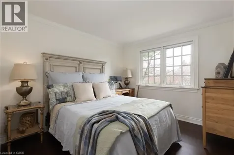 392 Aspen Forest Drive Oakville ON L6J 6H5
