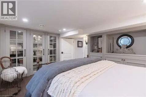 392 Aspen Forest Drive Oakville ON L6J 6H5