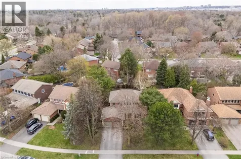 392 Aspen Forest Drive Oakville ON L6J 6H5
