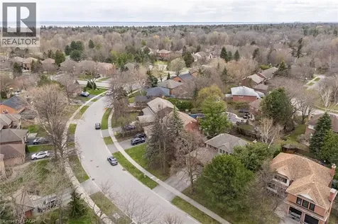 392 Aspen Forest Drive Oakville ON L6J 6H5