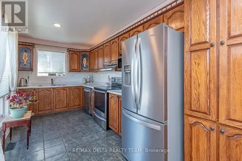 892 Beauchamp Avenue Ottawa ON K1C 3A7