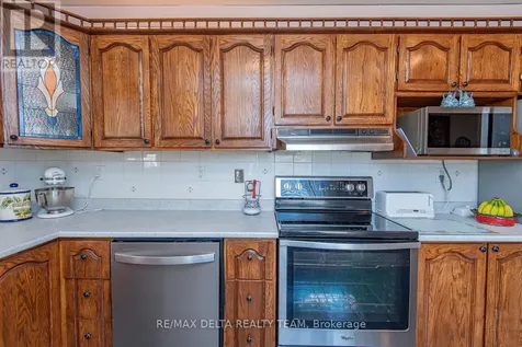 892 Beauchamp Avenue Ottawa ON K1C 3A7
