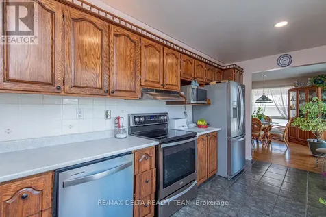 892 Beauchamp Avenue Ottawa ON K1C 3A7