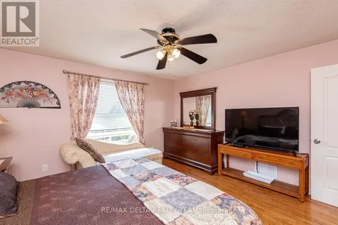 892 Beauchamp Avenue Ottawa ON K1C 3A7