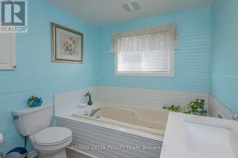 892 Beauchamp Avenue Ottawa ON K1C 3A7