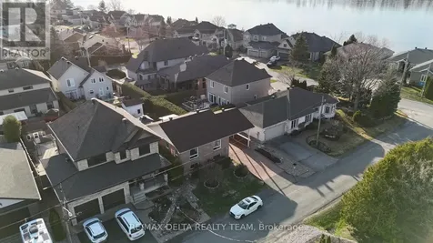 892 Beauchamp Avenue Ottawa ON K1C 3A7