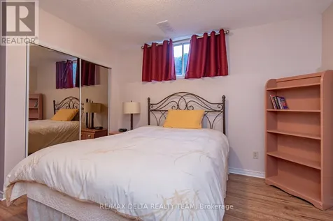 892 Beauchamp Avenue Ottawa ON K1C 3A7