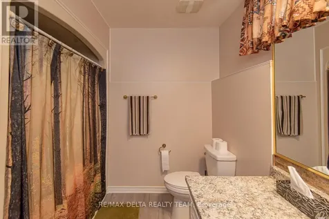892 Beauchamp Avenue Ottawa ON K1C 3A7