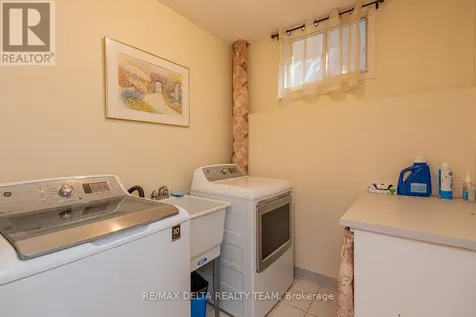 892 Beauchamp Avenue Ottawa ON K1C 3A7