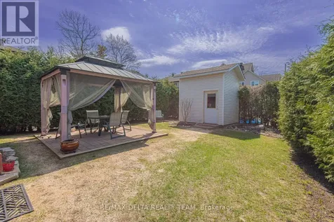 892 Beauchamp Avenue Ottawa ON K1C 3A7