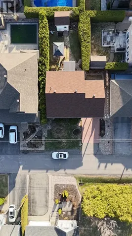 892 Beauchamp Avenue Ottawa ON K1C 3A7