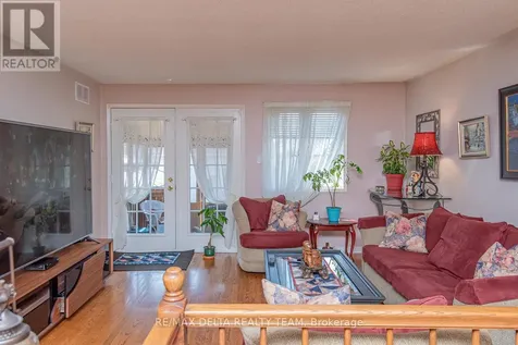 892 Beauchamp Avenue Ottawa ON K1C 3A7
