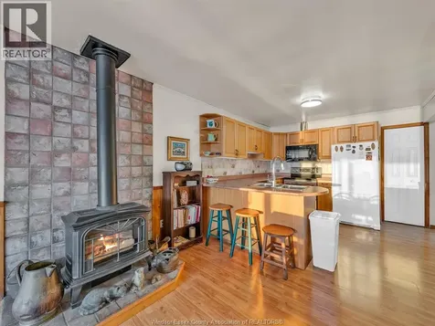 1166 Front Road South Amherstburg ON N9V 2M6