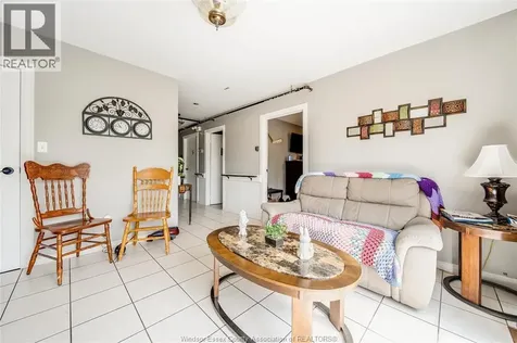 122 Talbot St. S Essex ON N8N 1B4
