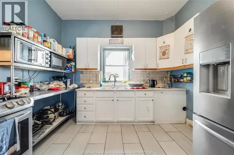 122 Talbot St. S Essex ON N8N 1B4
