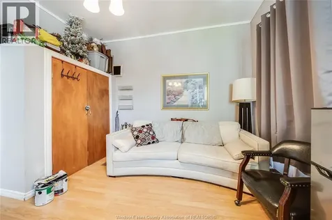122 Talbot St. S Essex ON N8N 1B4