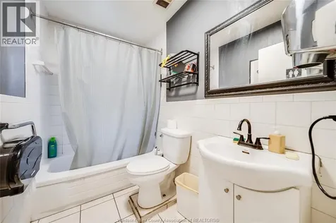 122 Talbot St. S Essex ON N8N 1B4
