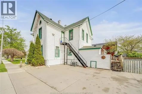 122 Talbot St. S Essex ON N8N 1B4