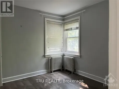 102 Putman Avenue Ottawa ON K1M 1Z6