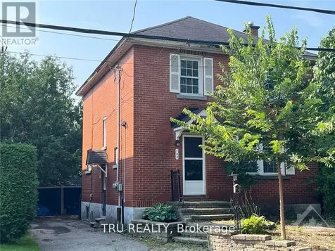 102 Putman Avenue Ottawa ON K1M 1Z6