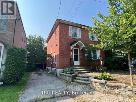 102 Putman Avenue Ottawa ON K1M 1Z6