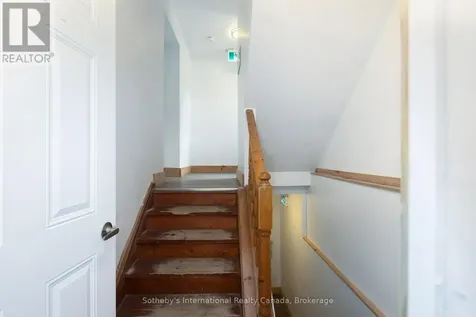210 Arlberg Crescent Blue Mountains ON L9Y 0M1