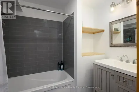 210 Arlberg Crescent Blue Mountains ON L9Y 0M1