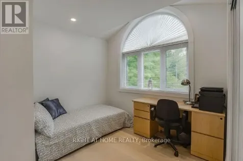 77 Polish Avenue Penetanguishene ON L9M 1W8