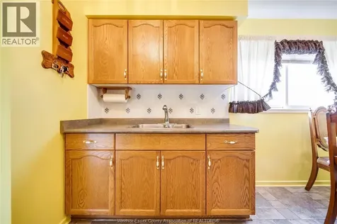 2693 Meadowbrook Lane Windsor ON N8T 2Y3