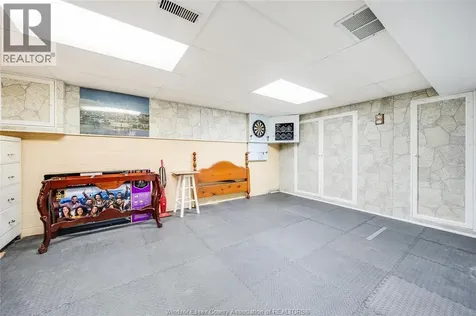 2693 Meadowbrook Lane Windsor ON N8T 2Y3