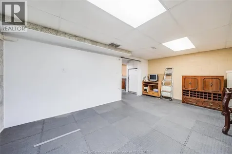 2693 Meadowbrook Lane Windsor ON N8T 2Y3