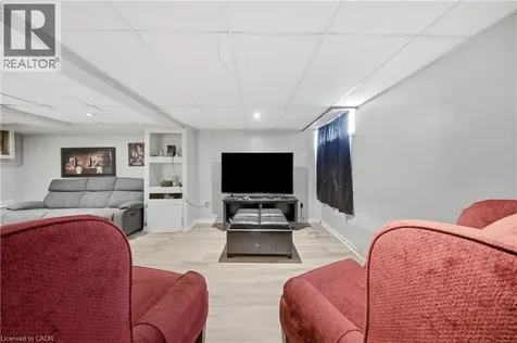 6376 Ash Street Niagara Falls ON L2G 2H5