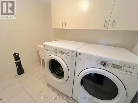 33 Lodgeway Drive Vaughan ON L6A 3S6