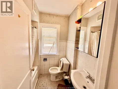 1127 Josephine Avenue Windsor ON N9B 2L6