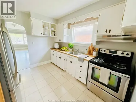 1127 Josephine Avenue Windsor ON N9B 2L6
