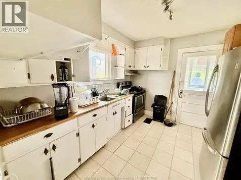 1127 Josephine Avenue Windsor ON N9B 2L6